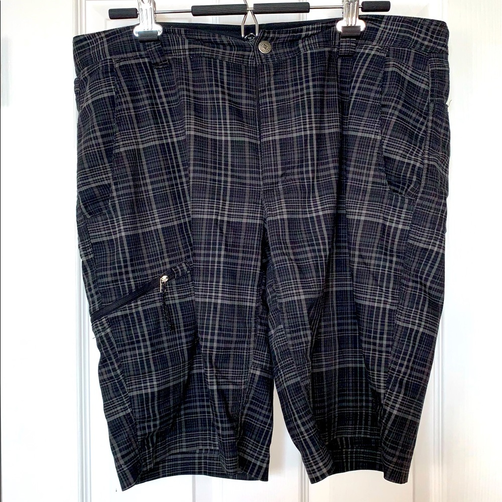 Columbia men’s black grey plaid shorts, 36W/12L